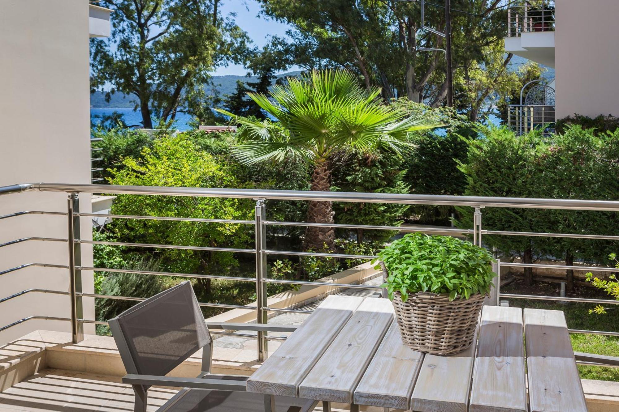 Meliti Waterfront Suites Karavomylos Zewnętrze zdjęcie