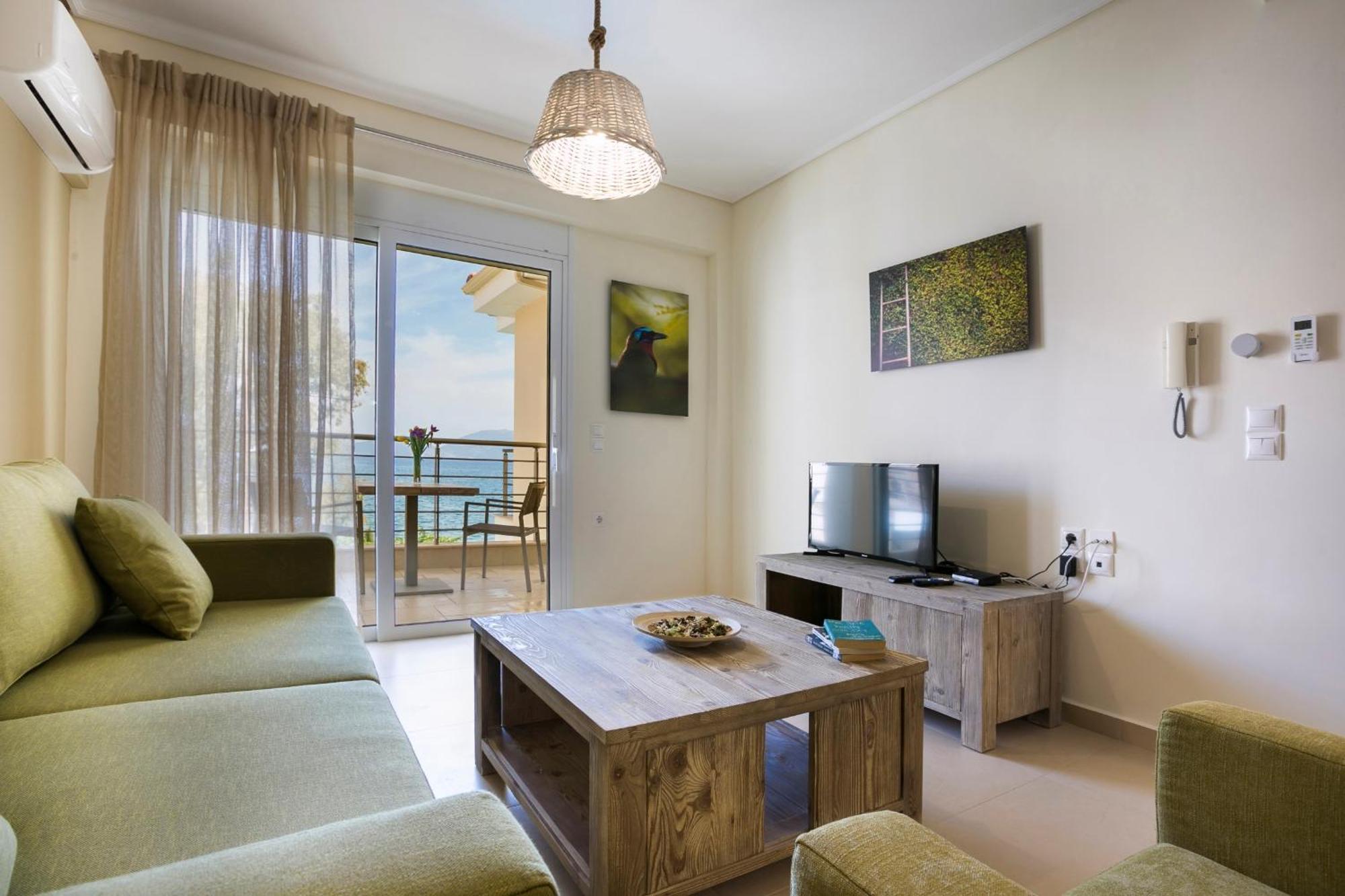 Meliti Waterfront Suites Karavomylos Zewnętrze zdjęcie