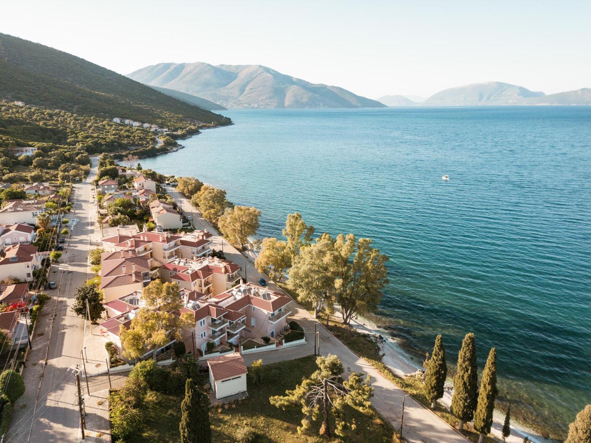 Meliti Waterfront Suites Karavomylos Zewnętrze zdjęcie